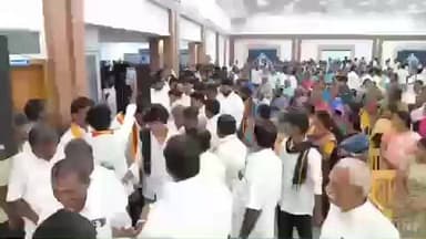 சத்தியமங்கலம்: பேருந்து நிலையம் பகுதியில் உள்ள தனியார் திருமண மண்டபத்தில் தமிழக வெற்றிக்கழகம் செயல்வீரர்கள் கூட்டம் நடைபெற்றது