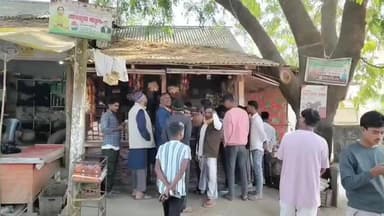 লক্ষীপুৰ: জলেশ্বৰৰ দেৱানী মাৰ্কেটৰ তিনিখনকৈ দোকানত তলা ভাঙি চোৰে চলালে চাফাই অভিযান