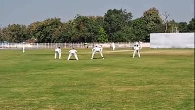 ବଲାଙ୍ଗୀର: ଗାନ୍ଧୀ ଷ୍ଟାଡିୟମ୍ରେ କୁଚ ବିହାର ଟ୍ରଫି କର୍ଣ୍ଣାଟକ ୪୧୨/୩ରେ ମଜବୁତ ଅବସ୍ଥାନ