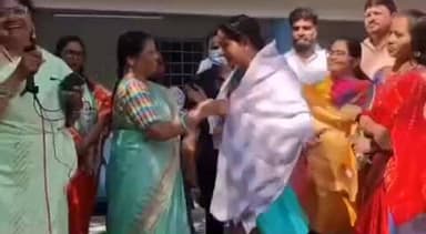 మేడ్చల్: కూకట్పల్లి ఎమ్మెల్యే కృష్ణారావు చేసిన అవినీతి అక్రమాలపై రెండు రోజుల్లో మీడియా సమావేశం ఏర్పాటు చేస్తానని తెలిపిన కవిత