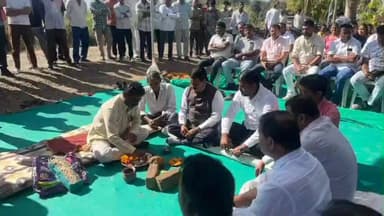 માંડવી: ઇસર ગામે વિવિધ કામોનું ખાત મુહૂર્ત કરવામાં આવ્યું.