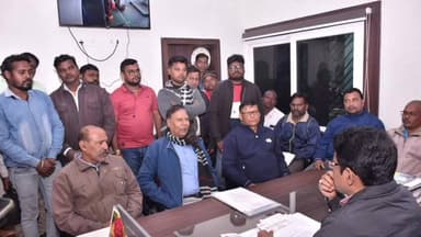 ରାଉରକେଲା ମ୍ୟୁନିସିପାଲଟି: ଶ୍ରମ କୋଡ୍ କୁ ବାତିଲ କରିବା ପାଇଁ ରାଉରକେଲା ଠାରେ ମଜୁଦୁର ୟୁନିୟନର ଯୁଗ୍ମ ଶ୍ରମ କମିଶନର ଜରିଆରେ ରାଜ୍ଯପାଳଙ୍କୁ ଦାବୀପତ୍ର