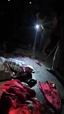 gram koniya kala tractor ki trali ke
neeche dab kar 2 purush 1mahila
ki maut