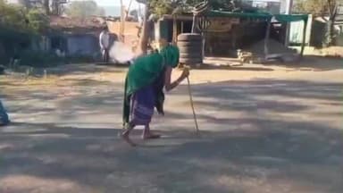 అసిఫాబాద్: కెరమెరిలో 100 ఏళ్ల వయసులో ఓటు హక్కు వినియోగించుకున్న వృద్ధురాలు