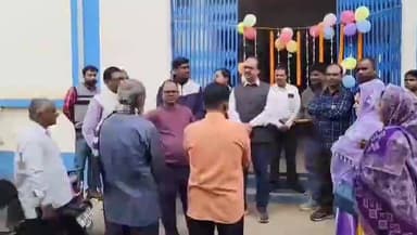 লালগোলা: দেওয়ানসরাই গ্রাম পঞ্চায়েতের দ্বৈত উদ্যোগ: অনুষ্ঠান বাড়ির উদ্বোধন ও ৪০০ জনকে শীতবস্ত্র বিতরণ