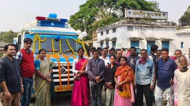 রায়না ১: রাজ্যের প্রত্যেকটি ব্লকের পাশাপাশি রায়না ২ ব্লকের শুরু হল ভ্রাম্যমান চিকিৎসা কেন্দ্রের গাড়ি, তার উদ্বোধন করলেন বিধায়ক