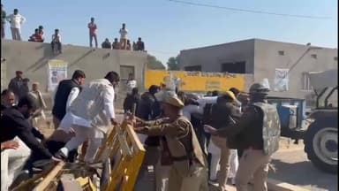 पदमपुर: हनुमानगढ़ के राठी खेड़ा में जा रहे कांग्रेस के जिलाध्यक्ष और अन्य नेताओं को बिझवायला में पुलिस ने किया गिरफ्तार