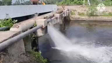 கிருஷ்ணராயபுரம்: மேட்டு மகாதானபுரத்தில் காவிரி குடிநீர் குழாய் உடைப்பு ஏற்பட்டு பல லட்சக்கணக்கான குடிநீர் பாசன வாய்க்காலில் கலந்து வீண்