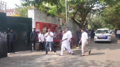 வேளச்சேரி: சென்னை பனையூரில் தமிழக வெற்றிக்கழக தலைமை அலுவலகத்தில் விஜய் தலைமையில் மாவட்ட செயலாளர் ஆலோசனைக் கூட்டம் நடைபெற்றது