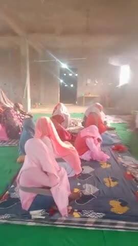 जयगुरूदेव आश्रम नन्हकार,मधुबन, पूर्वी चंपारण, बिहार,845420 में जयगुरूदेव बाबा उमाकांत जी महाराज के आदेश पर साधना करते