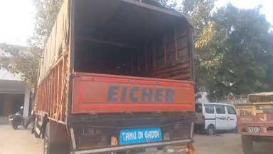 तिर्वा: तिर्वा इलाके में एक्सप्रेस वे पर पुलिस ने गौ तस्करों को पकड़ा, बरामद किए 11 गौवंश