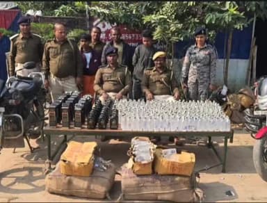 चोरौत: चोरौत पुलिस ने तीन शराब तस्करों को गिरफ्तार किया