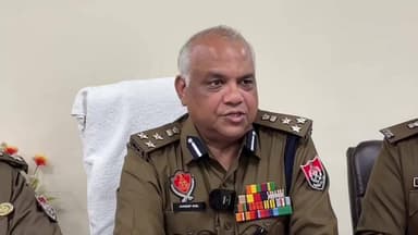 ਬਟਾਲਾ: ਗੈਂਗਸਟਰ ਜੱਗੂ ਭਗਵਾਨਪੁਰੀਆ ਦੇ ਦੋ ਗੁਰਗਿਆਂ ਨੂੰ ਬਟਾਲਾ ਪੁਲਿਸ ਨੇ ਕੀਤਾ ਕਾਬੂ ਡੀਆਈਜੀ ਬਾਰਡਰ ਰੇਂਜ ਨੇ ਕੀਤੀ ਪ੍ਰੈਸ ਕਾਨਫਰੰਸ