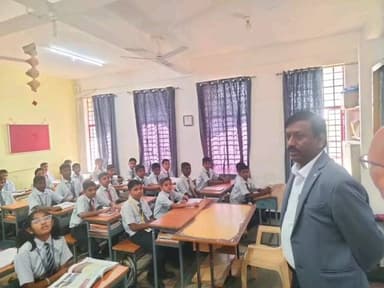 ಹಾನಗಲ್: ಮಹಾರಾಜಪೇಟೆ ನವೋದಯ ಶಾಲೆಗೆ ಜಿಲ್ಲಾಧಿಕಾರಿ ಭೇಟಿ