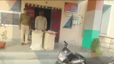 फुलवरिया: कोयला देवा पुलिस पिकेट के पास पुलिस ने एक बाइक से 108 लीटर देसी शराब बरामद की, एक युवक गिरफ्तार