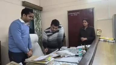 सीतापुर: सदर तहसील का वाचन निरीक्षण करने पहुंचे जिलाधिकारी राजा गणपति आर, मच गया हड़कंप