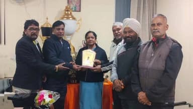 नामकुम: खेलगांव में खेलकूद प्रतियोगिता संपन्न होने पर इंचार्ज अधिकारी को किया गया सम्मानित