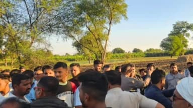 रावेर: आमोदा फैजपुर रस्त्यावर गोमास तस्करी करणारे वाहन गोरक्षकांनी पकडले,आमदार अमोल जावळेंच्या पुढाकाराने वाहन पोलिसांकडे जमा