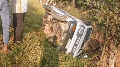 ಮಡಿಕೇರಿ: ಕೊಟ್ಟಮುಡಿಯಲ್ಲಿ ನಿಯಂತ್ರಣ ತಪ್ಪಿ ಪಲ್ಟಿಯಾದ ಕಾರು