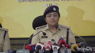 ആലുവ: മലയാറ്റൂരിൽ യുവതിയെ മരിച്ച നിലയിൽ കണ്ടെത്തിയ സംഭവത്തിൽ അന്വേഷണം ഊർജ്ജിതം എന്ന് റൂറൽ എസ് പി ആലുവയിലെ ഓഫീസിൽ പറഞ്ഞു