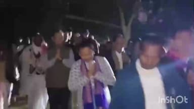 সৰুপথাৰ: ১নং মৰাণ গাঁৱৰ খেলপথাৰত উপস্থিত হৈ ৰাইজৰ সৈতে মত বিনিময় বিধায়ক বিশ্বজিত ফুকনৰ, বুজ ললে অভাৱ-অভিযোগৰ