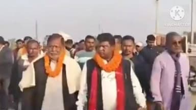 सोनाहातु: सोनाहातू में पूर्व सांसद शैलेंद्र महतो ने बुली महतो की प्रतिमा पर माल्यार्पण किया