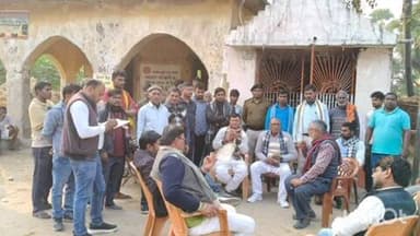 सोनभद्र बंशी सुर्यपुर: विधायक सरवाली गांव पहुंचे, लोगों से मिलकर जन समस्याओं की जानकारी ली