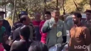 लैंसडाउन: जंगल में घुसकर बांज के पेड़ काटे जाने पर ग्रामीणों ने जताया विरोध, कार्रवाई की उठाई मांग