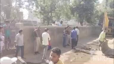 વીરપુર: વિરપુર ખાતે દબાણ દૂર કરવાની કામગીરી હાથ ધરવામાં આવી