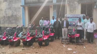 গড়বেতা ১: গড়বেতা ব্লক কৃষি অধিকর্তার কার্যালয় থেকে সরকারি ভর্তুকিতে চাষীদের কৃষি যন্ত্রপাতি প্রদান