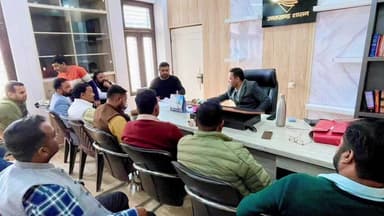 सितारगंज: एसडीएम ने राजनीतिक दलों के प्रतिनिधियों के साथ एस.आई.आर. से संबंधित तैयारियों और कार्यों की विस्तृत समीक्षा की