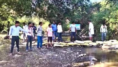 मोहखेड़: जल संचय अभियान: रिंजिढ़ाना ग्राम में श्रमदान से बोरियों का बोरी-बंधान, जल चौपाल आयोजित