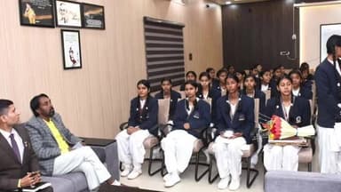 डेहरी: आयुष मेमोरियल पब्लिक स्कूल में विशेष संवाद कार्यक्रम आयोजित, SP भीड़ में हुए शामिल