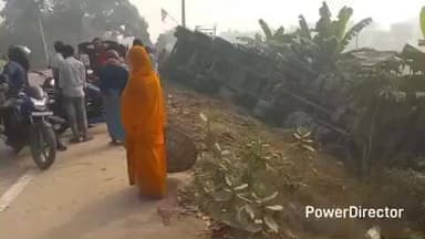 बछवारा: बछवारा में मुरली टोल के पास गिट्टी से लदा कंटेनर पलटा