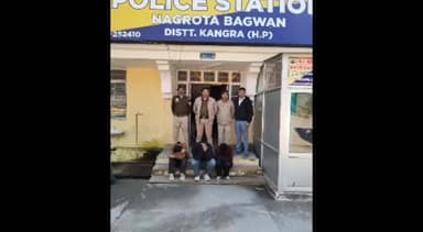 नगरोटा बगवां: होंडा सिटी में बैठे तीन युवकों को 7.11 ग्राम चिट्टा सहित रंगे हाथों गिरफ्तार, NDPS एक्ट में दर्ज हुआ केस