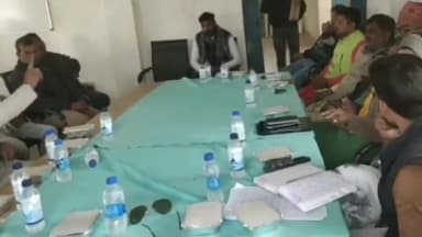 बंदरा: बंदरा में उर्वरक उपलब्धता पर निगरानी समिति की बैठक, विक्रेताओं ने बताई अपनी समस्या