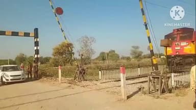कैलारस: कैलारस-सबलगढ़ ब्रॉडगेज रेल लाइन पर लापरवाही, सेमई फाटक बिना लगाए गुजरी मालगाड़ी