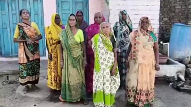 ઠાસરા: ભદ્રાસામા પોસ્ટમેન વિધવા સહાયના પૈસા ચાઉં કરતો હોવાનો આક્ષેપ,70 થી વધુ વિધવા મહિલાઓએ કરી ઉચ્ચ અધિકારીને રજૂઆત