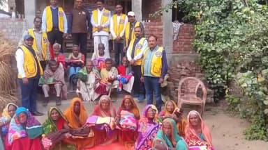 गम्हरिया: लायंस क्लब गम्हरिया द्वारा शीतकालीन राहत में 40 ज़रूरतमंदों को कंबल वितरण