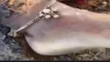 गोंडा: अधजली महिला की पहचान में पुलिस को नहीं मिली सफलता, चप्पल और पायल बने मुख्य सुराग