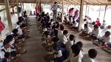 দাঁতন ২: দাঁতনে পড়ুয়াদের পাতে পড়ল বিরিয়ানি