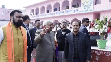 केसरिया: मुख्यमंत्री नीतीश कुमार ने राजकीय मध्य विद्यालय बालक एवं कस्तूरबा गांधी आवासीय बालिका विद्यालय केसरिया का किया निरीक्षण