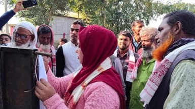 লক্ষীপুৰ: খাৰুভাজত এশ মিটাৰ পথৰ কামৰ শুভাৰম্ভ কৰে জলেশ্বৰ টাকীমাৰী জিলা পৰিষদৰ সদস্যা সাহিনা আহমেদে