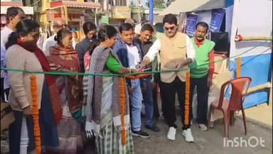 হিলি: পথশ্রী প্রকল্পে হিলি ব্লকের ত্রিমোহিনীতে সিসি রাস্তা নির্মানের শুভ সূচনা করলেন সমষ্টি উন্নয়ন আধিকারিক