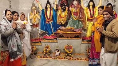 গাজোল: মশাল দিঘী সাবর্বজনীন হরিবাসর কমিটির পরিচালনায় ৪০ প্রহর ব্যাপী মহানাম সংকীর্তন ও নীলা কীর্তন অনুষ্ঠান জমে উঠেছে দেখুন