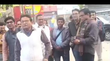 ডোমকল: ডোমকলে বি.এল.ও-দের প্রতিবাদ: ক্রমাগত চাপ, নিয়ম পরিবর্তন ও মানসিক অস্থিরতার অভিযোগে ডোমকল বিডিও অফিসে ডেপুটেশন