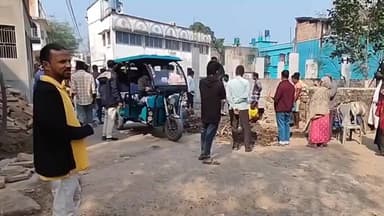 সামশেরগঞ্জ: সরকারি সড়কে অবৈধ দখল! শেরপুরে চরম ভোগান্তি, দ্রুত পদক্ষেপের দাবি