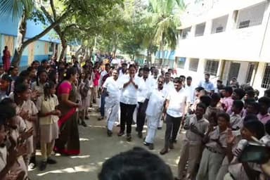 பர்கூர்: வரட்டனப்பள்ளி அரசு மேல்நிலைப் பள்ளியில் விலையில்லா மிதிவண்டி வழங்கும் விழா எம்எல்ஏ பங்கேற்பு