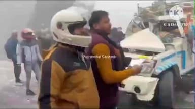 बस्ती: कलवारी थाना क्षेत्र के कलवारी टांडा मार्ग पर कोहरे के चलते कई वाहन आपस में टकराए, कई लोग गंभीर रूप से घायल