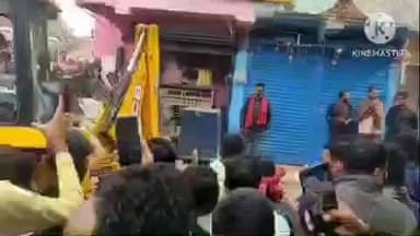 परवलपुर में प्रशासन की बड़ी कार्रवाई, अतिक्रमण की गई जमीन को कराया जा रहा मुक्त